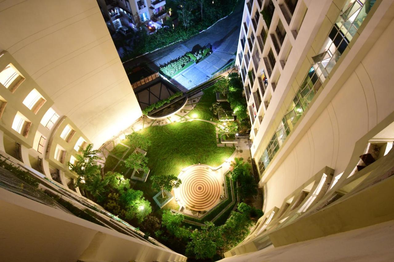 The Xen Suites, Airport